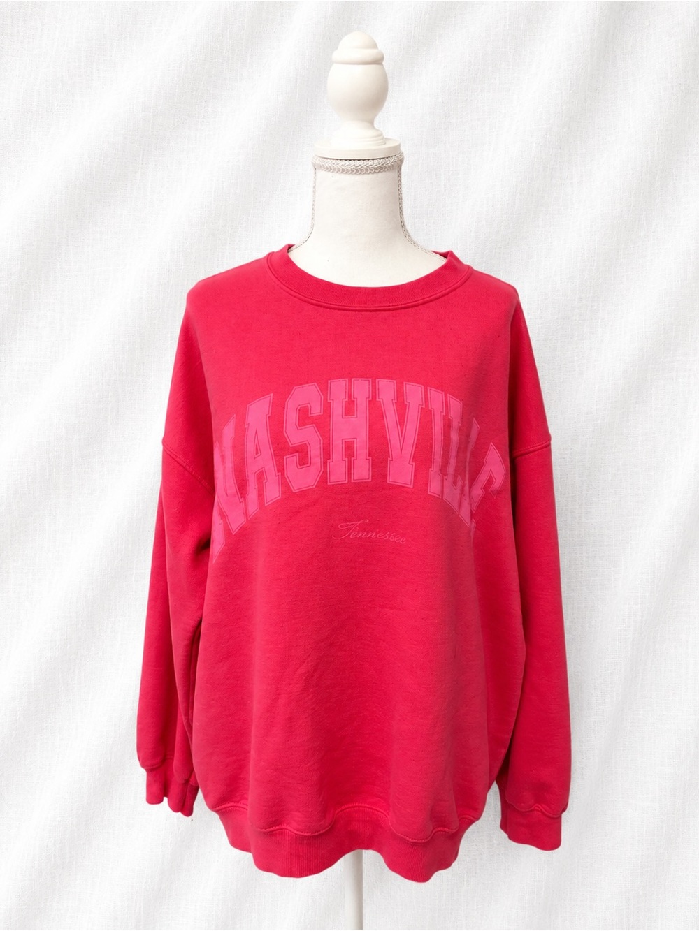 Nashville Arch Graphic Crewneck Sweater - Red